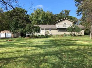 2530 NE 46th St, Topeka, KS 66617