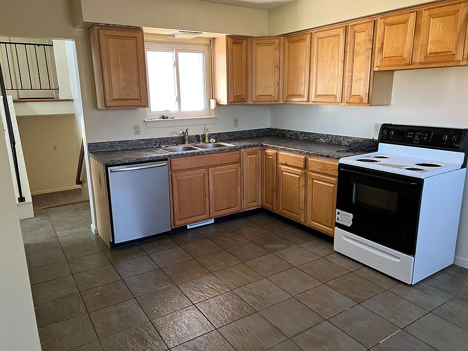 1st image of 2600 Packard Dr