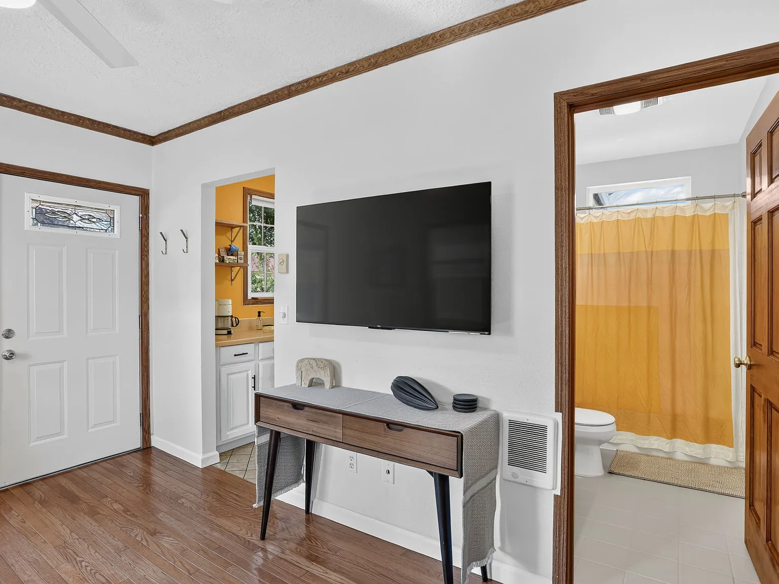 2 bed, 842 sqft, $2,700 — Photo 4