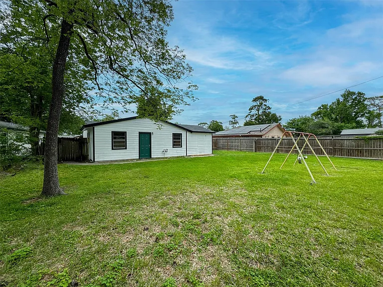 7710 Claiborne St — Photo 27