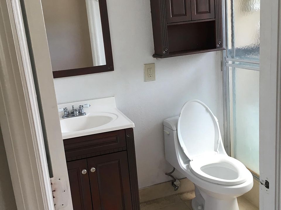 2nd image of 1330 W 54th St APT 215C