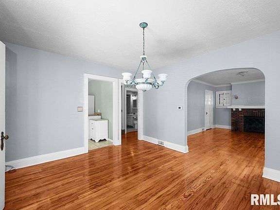 3rd image of 3026 Jefferson Ave