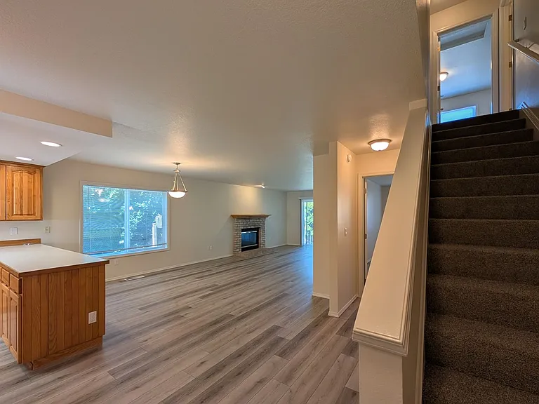 686 Oakdale Ave — Photo 8