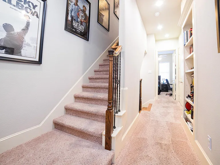 2127 Canton St — Photo 35