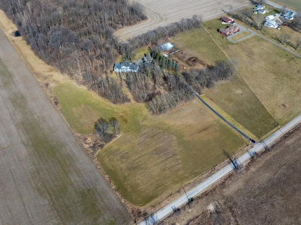 7054 E 200 S, Pierceton, IN 46562