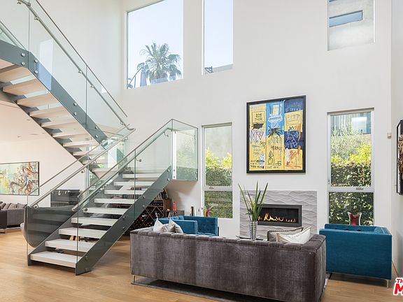 5th image of 625 N Curson Ave