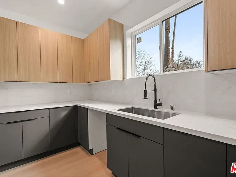913 N Hobart Blvd #1/4 — Photo 3