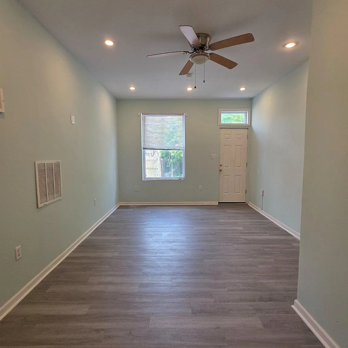 3 bed, 1.5 bath, 864 sqft, $1,500 — Photo 2