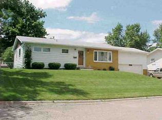 2726 Crestline Ave, Waterloo, IA 50702