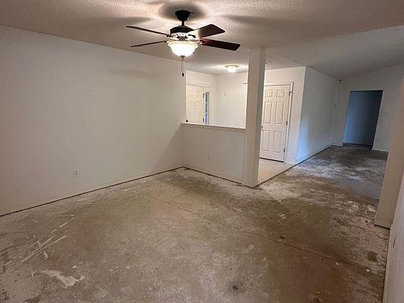 3rd image of 1037 Meyer Way