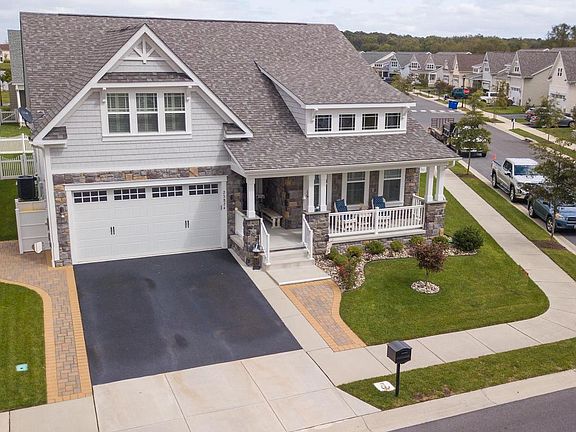 4th image of 23824 Pembroke Ln