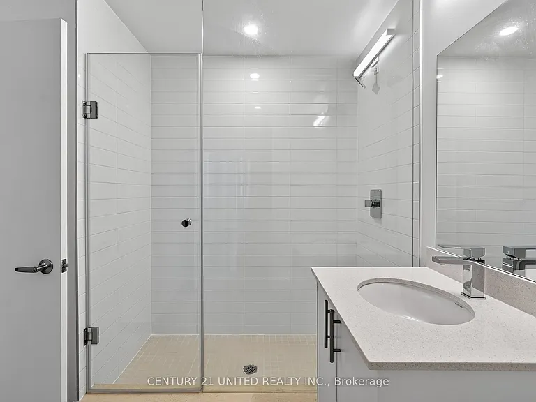 80 Bond St E #1807 — Photo 11