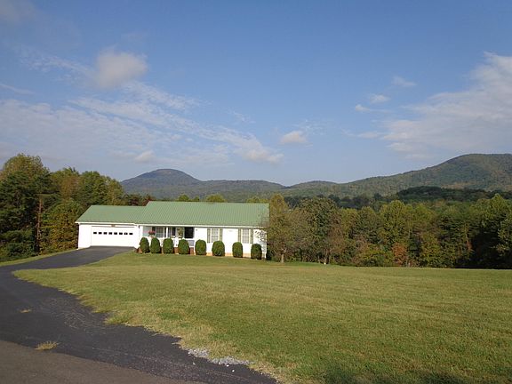 2nd image of 1061 Croker Ln