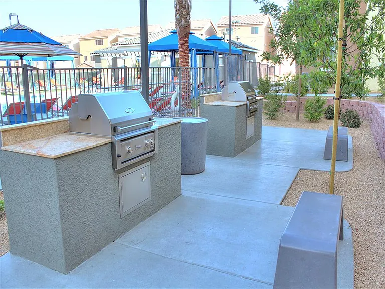 CHANDLER APARTMENT HOMES — Photo 13