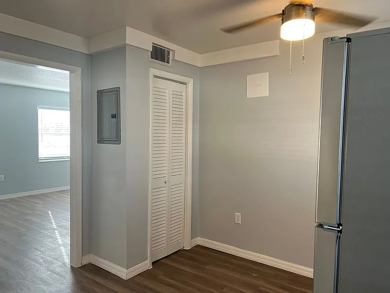Manatee Bay Apartments — Photo 40