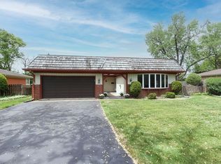 1416 Huntington Dr, Glenview, IL 60025