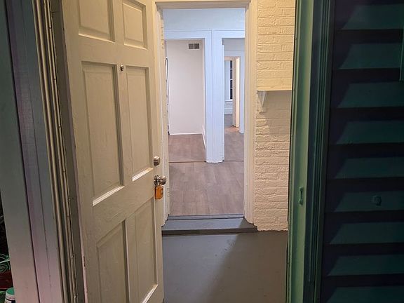 2nd image of 1515 Memorial Ave SW #2