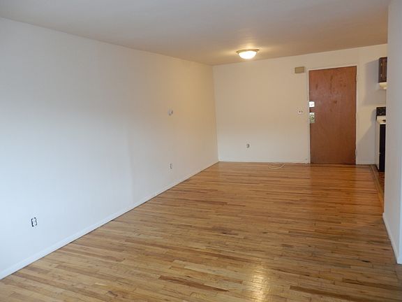 4th image of 104 Main St APT C7