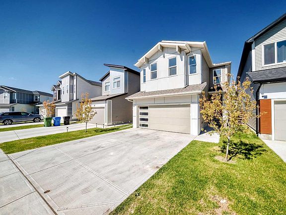 2nd image of 27 Belvedere Point SE