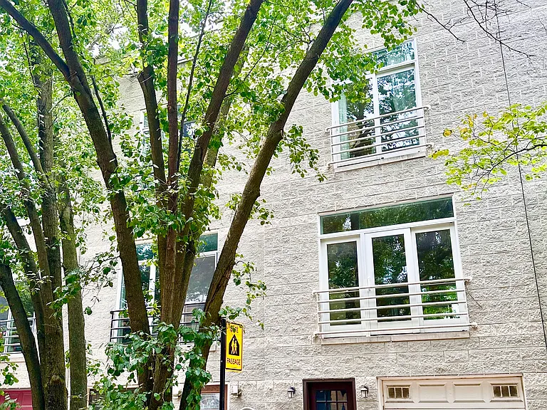 650 N Armour St — Photo 35