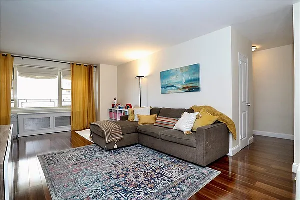 Sold by Remax Edge | media 26