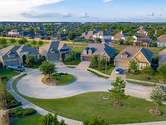 Located on a cul-de-sac in the highly desired master planned community of Cinco Ranch Southwest.