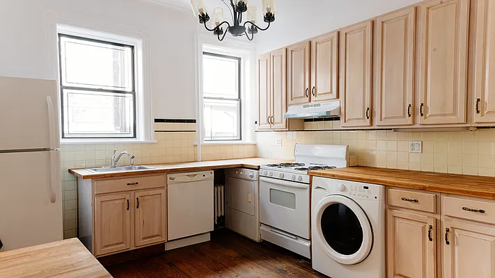 Rented by Nooklyn NYC LLC | media 24