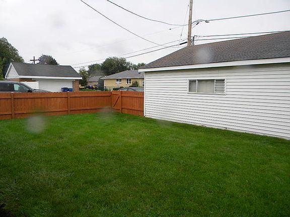 4th image of 9701 Richard Ave