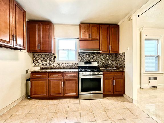 2nd image of 13300 Hawtree St #2F