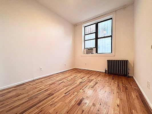 1st image of 23 Meserole St APT 1R