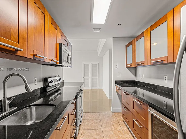 401 69th St #Penthouse 101 — Photo 18
