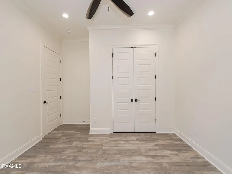 424 Dunvegan Ct — Photo 16