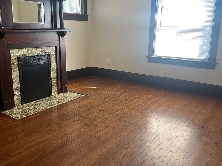 2233 Summit St #B — Photo 2