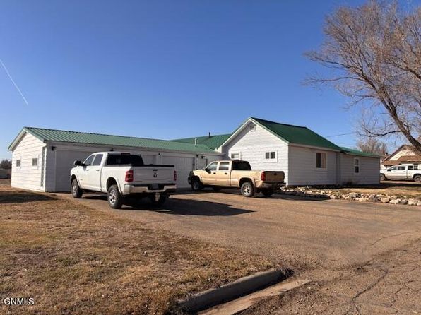 422 S Jackson St, Plentywood, MT 59254