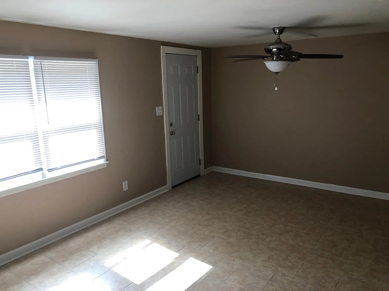 2 bed, 900 sqft, $1,000 — Photo 2