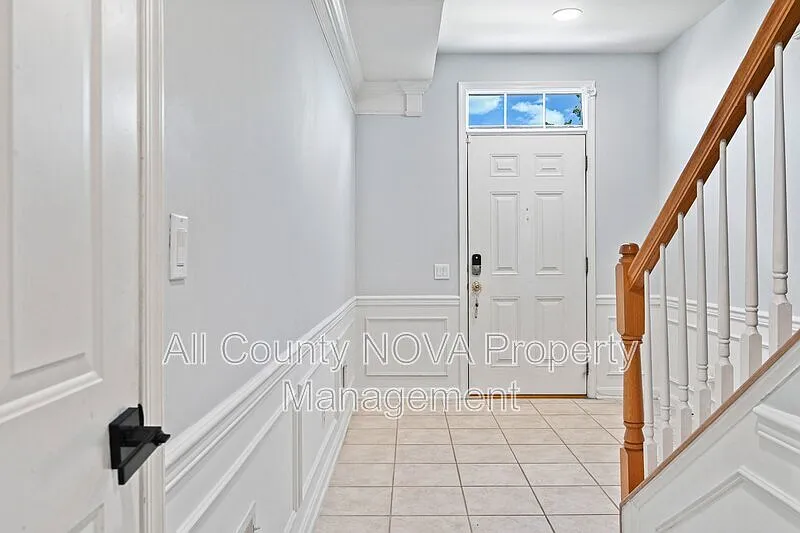 3 bed, 3.5 bath, 2000 sqft, $2,900 — Photo 4