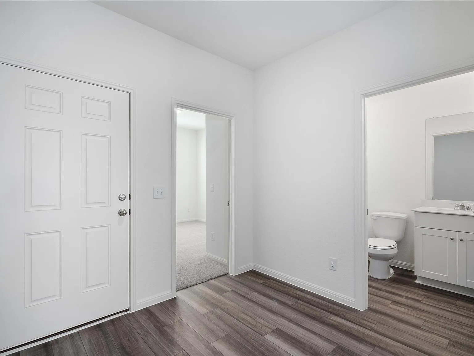 3 bed, 2.0 bath, 1665 sqft, $1,900 — Photo 2