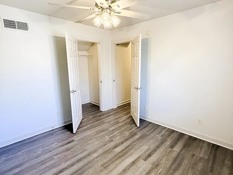 509 W Briarbrook Ln — Photo 11
