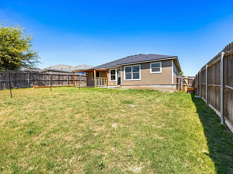 2207 Stoneham — Photo 11