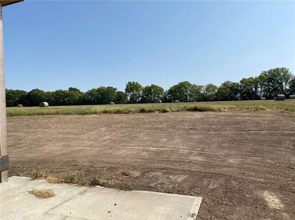 13511 Woodland Ranch Dr, Lees Summit, MO 64086