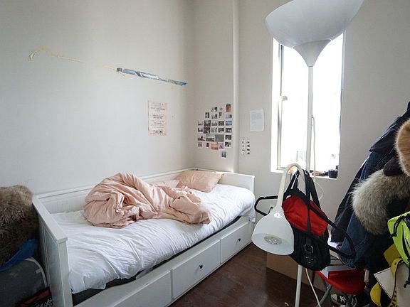 4th image of 318 Troutman St #3L