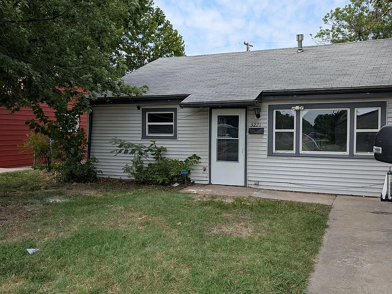 3221 S Millwood Ave — Photo 1