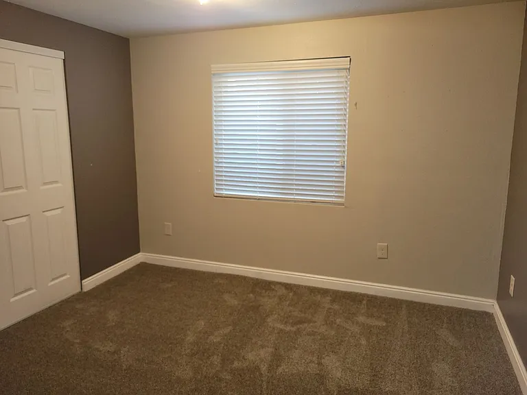 305 Holbrook St — Photo 29