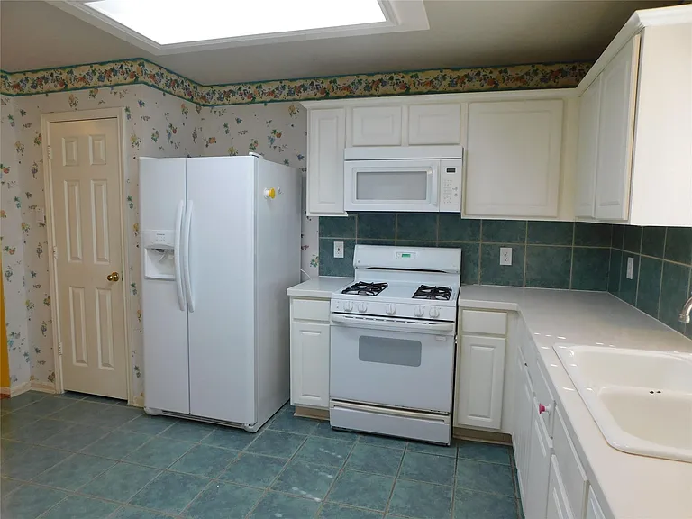 3702 Heritage Colony Dr — Photo 28