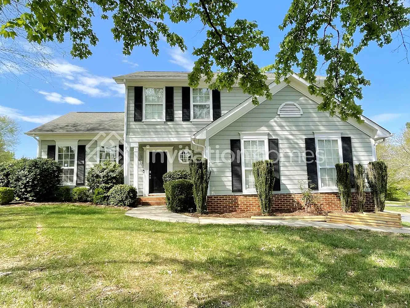 1625 Pine Mountain Rd Charlotte, NC 28214 — Photo 1