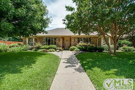 2nd image of 2704 Loch Haven Dr