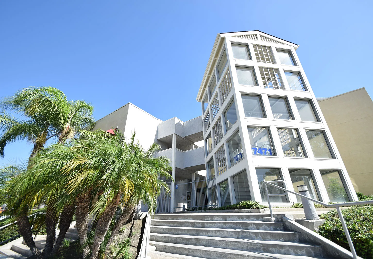 Mesa Point Apartments — Photo 3