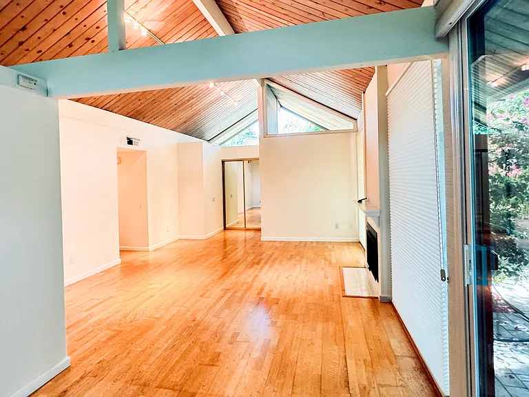 Living Room w/Hardwood Floor