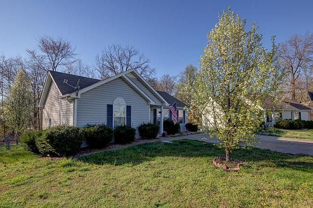 1st image of 521 Caney Ct