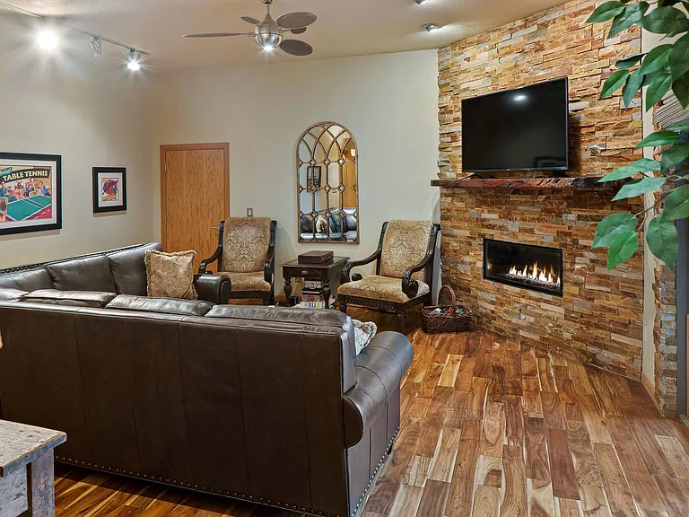 123 Foothills South Dr — Photo 23